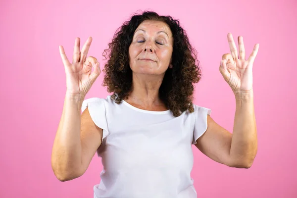 Donna Mezza Età Indossando Camicia Bianca Casual Piedi Sopra Isolato — Foto Stock