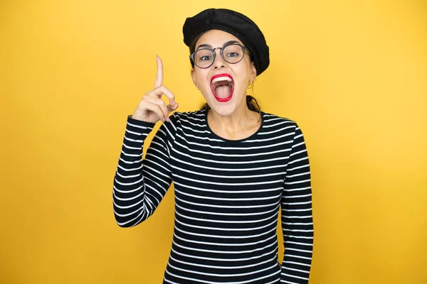 Young Beautiful Brunette Woman Wearing French Beret Glasses Yellow Background — Stock Photo, Image