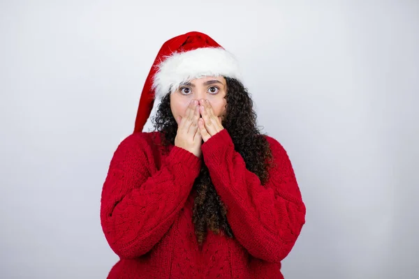 Joven Hermosa Mujer Con Sombrero Santa Sobre Fondo Blanco Con — Foto de Stock