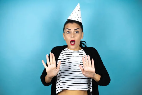 Young Beautiful Woman Wearing Birthday Hat Insolated Blue Background Afraid — Stock Photo, Image