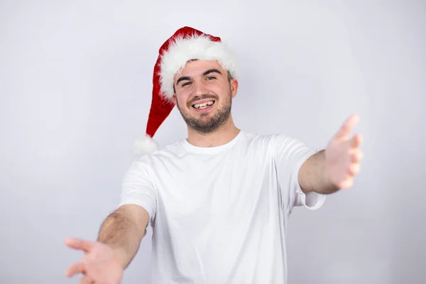 Joven Hombre Guapo Con Sombrero Santa Sobre Fondo Blanco Mirando — Foto de Stock