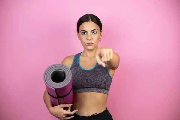 Jonge Mooie Vrouw Dragen Sportkleding Geïsoleerde Roze Achtergrond Met Een — Stockfoto