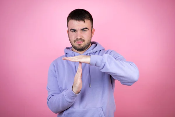 Joven Hombre Guapo Con Sudadera Casual Sobre Fondo Rosa Aislado — Foto de Stock