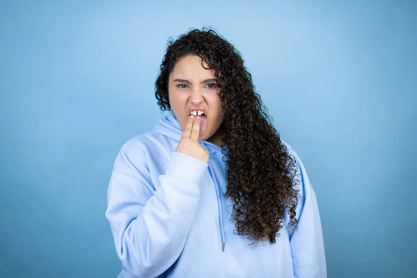 Young Beautiful Woman Wearing Casual Sweatshirt Isolated Blue Background Disgusted — ストック写真