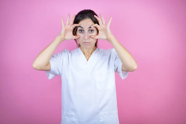 Young Brunette Doctor Girl Wearing Nurse Surgeon Uniform Isolated Pink — Stock Fotó