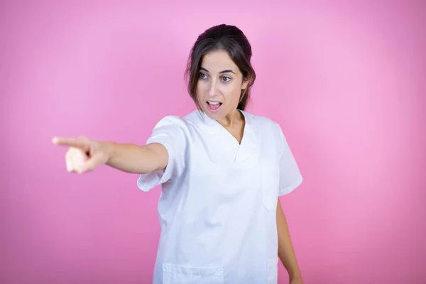 Young Brunette Doctor Girl Wearing Nurse Surgeon Uniform Isolated Pink — Stock Fotó