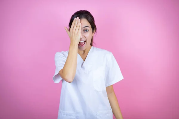 Young Brunette Doctor Girl Wearing Nurse Surgeon Uniform Isolated Pink — Foto Stock