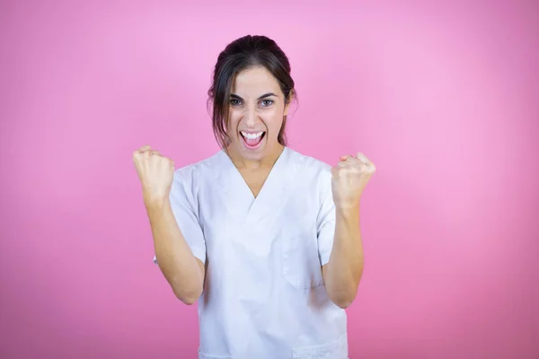 Young Brunette Doctor Girl Wearing Nurse Surgeon Uniform Isolated Pink — Stock Fotó