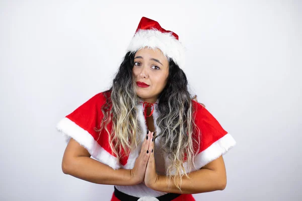 Joven Hermosa Mujer Con Traje Santa Claus Sobre Fondo Blanco — Foto de Stock