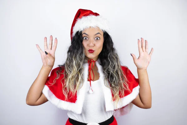 Joven Hermosa Mujer Con Traje Santa Claus Sobre Fondo Blanco — Foto de Stock