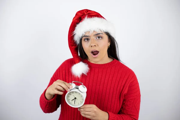 Young Beautiful Woman Wearing Santa Hat White Background Screaming Scared — Stock Photo, Image