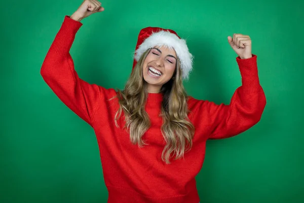 Young Beautiful Girl Wearing Christmas Santa Hat Holding Gift Isolated — Stock Photo, Image