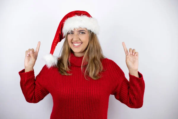 Giovane Bella Donna Bionda Indossa Maglione Casual Rosso Cappello Natale — Foto Stock