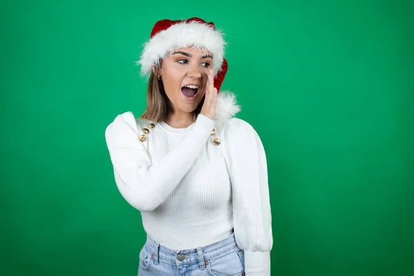 Jonge Mooie Vrouw Draagt Een Kerstman Hoed Witte Trui Witte — Stockfoto