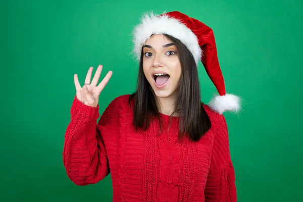 Jeune Belle Femme Portant Chapeau Noël Père Noël Sur Fond — Photo