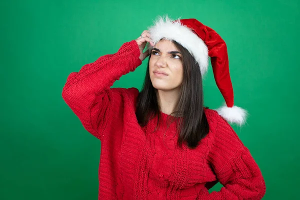 Jeune Belle Femme Portant Chapeau Noël Père Noël Sur Fond — Photo