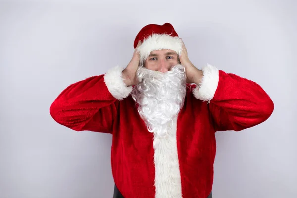 Man Verkleed Als Kerstman Staan Geïsoleerde Witte Achtergrond Denken Kijken — Stockfoto
