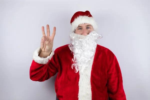 Man Verkleed Als Kerstman Staan Geïsoleerde Witte Achtergrond Tonen Wijzen — Stockfoto