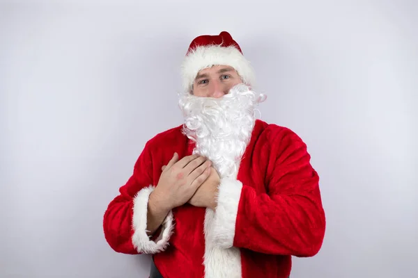 Homem Vestido Papai Noel Sobre Fundo Branco Isolado Sorrindo Com — Fotografia de Stock