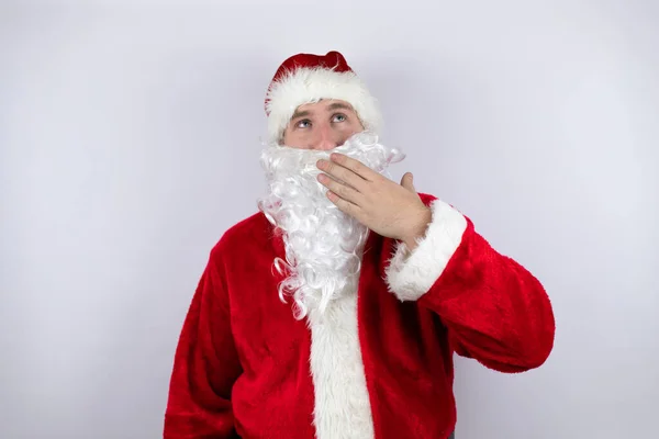 Hombre Vestido Como Santa Claus Pie Sobre Fondo Blanco Aislado — Foto de Stock