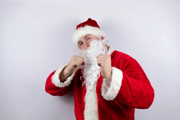 Hombre Vestido Como Santa Claus Parado Sobre Fondo Blanco Aislado — Foto de Stock