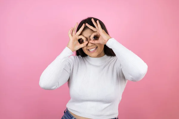 Young Beautiful Woman Isolated Pink Background Doing Gesture Shocked Smiling — Stock Photo, Image
