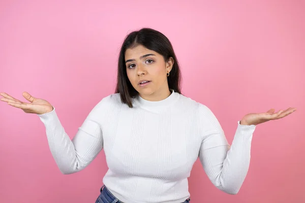 Jovem Bela Mulher Sobre Isolado Rosa Fundo Indolente Confuso Expressão — Fotografia de Stock