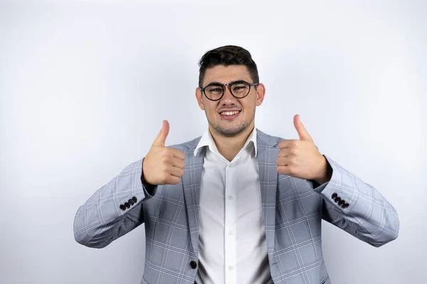 Business Giovane Uomo Indossa Una Camicia Casual Sfondo Bianco Sorridente — Foto Stock