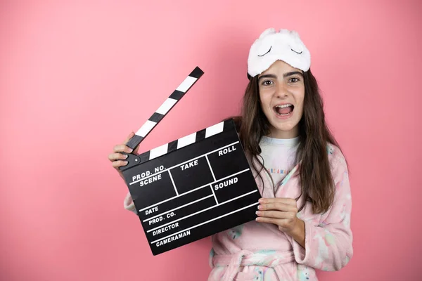 Pretty Girl Wearing Pajamas Sleep Mask Pink Background Holding Clapperboard — Foto Stock