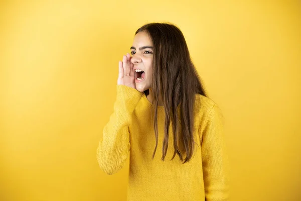 Pretty Girl Wearing Yellow Sweater Standing Isolated Yellow Background Shouting — Stock Fotó