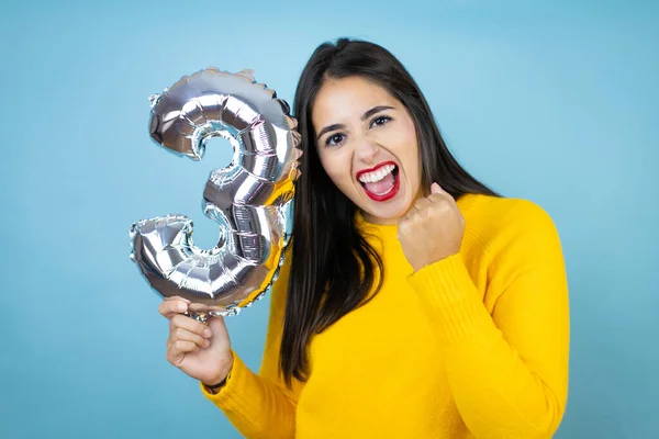 Young Beautiful Woman Wearing Yellow Sweater Isolated Blue Background Holding — Stock Photo, Image