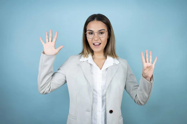 Young Business Woman Isolated Blue Background Showing Pointing Fingers Number — Stock Photo, Image