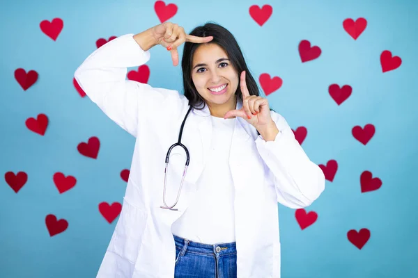 Giovane Donna Medico Indossa Cappotto Medico Stetoscopio Sfondo Blu Con — Foto Stock