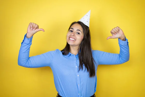 Young Caucasian Woman Wearing Birthday Hat Isolated Yellow Background Looking — Stock Photo, Image