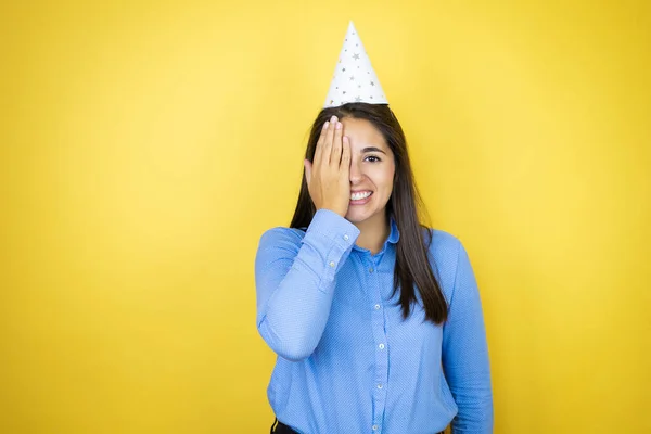 Young Caucasian Woman Wearing Birthday Hat Isolated Yellow Background Covering — Φωτογραφία Αρχείου