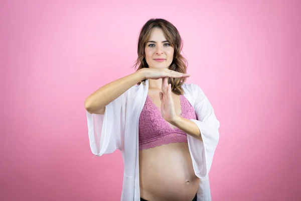 Young Beautiful Brunette Woman Pregnant Expecting Baby Isolated Pink Background — Stock Photo, Image