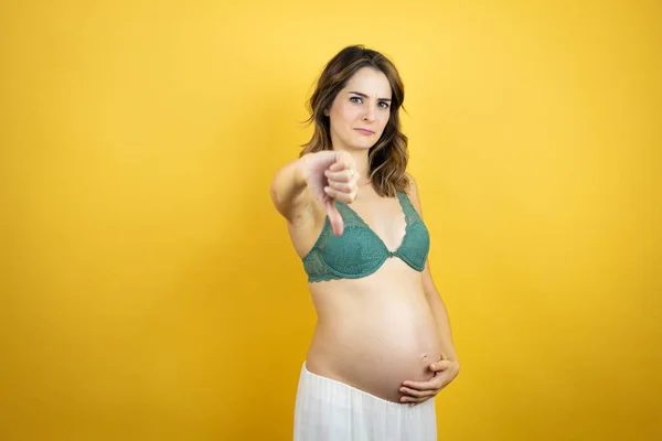 Young Beautiful Brunette Woman Pregnant Expecting Baby Isolated Yellow Background — ストック写真