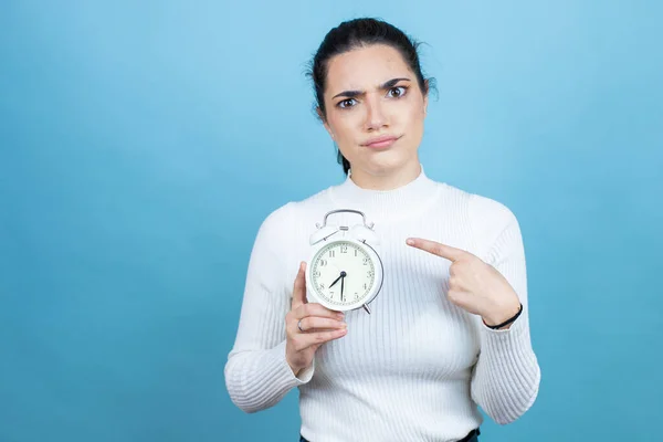 Young Caucasian Woman Wearing White Sweater Blue Background Serious Holding — Stock Photo, Image