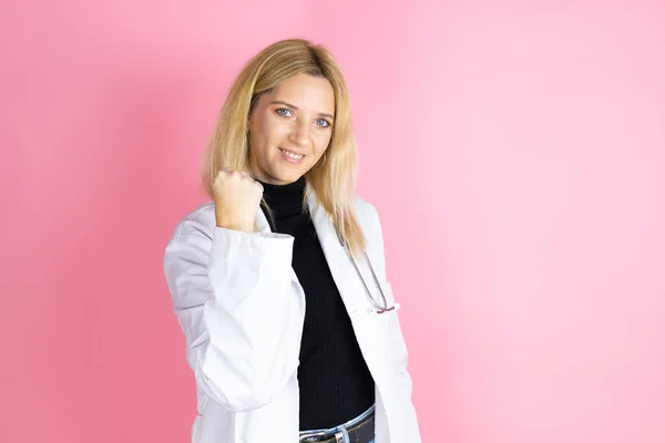 Young Blonde Doctor Woman Wearing Stethoscope Standing Isolated Pink Background — 图库照片