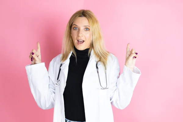 Young Blonde Doctor Woman Wearing Stethoscope Standing Isolated Pink Background — Stock Fotó