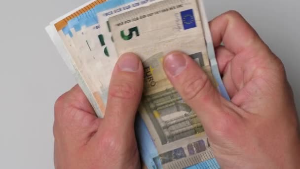 Manos masculinas contando billetes en euros — Vídeos de Stock