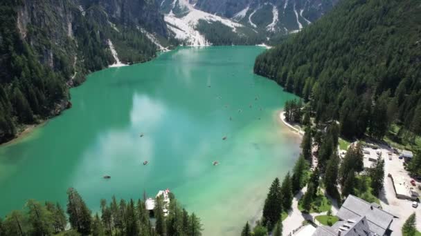 The Pragser Wildsee, Lago di Braies, in the Dolomites, Aerial View — Stock video