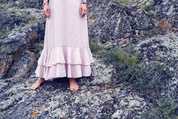 Barefoot Woman Wearing Long Natural Dress Standing Moss Covered Stone — Stock Photo, Image