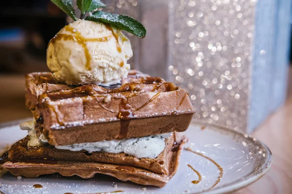 Waffles Caramel Pistachio Cream Ice Cream Plate Restaurant — Stock Photo, Image