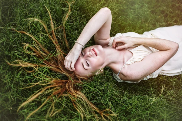 Sensual woman with long hair in nature — Stock Photo, Image