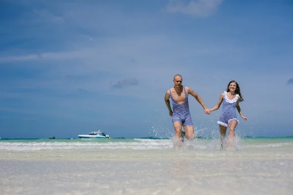 Felices vacaciones en el mar — Foto de Stock