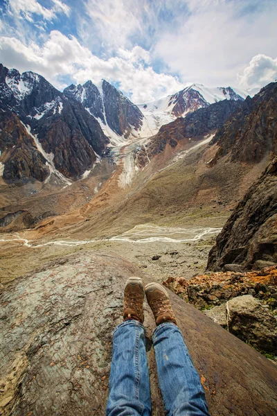 Uomo in montagna — Foto Stock