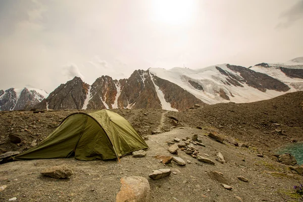A hegy tetején a sátor — Stock Fotó