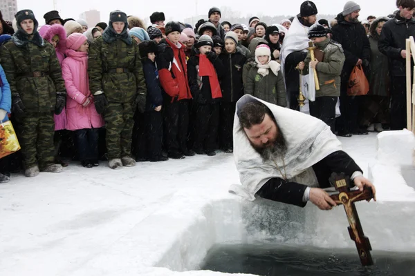 Κολύμπι στην πάγος-τρύπα των Θεοφανείων — Φωτογραφία Αρχείου