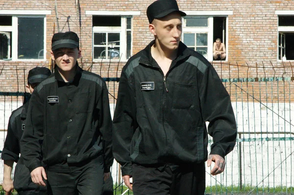 Inmates in male prison — Stock Photo, Image